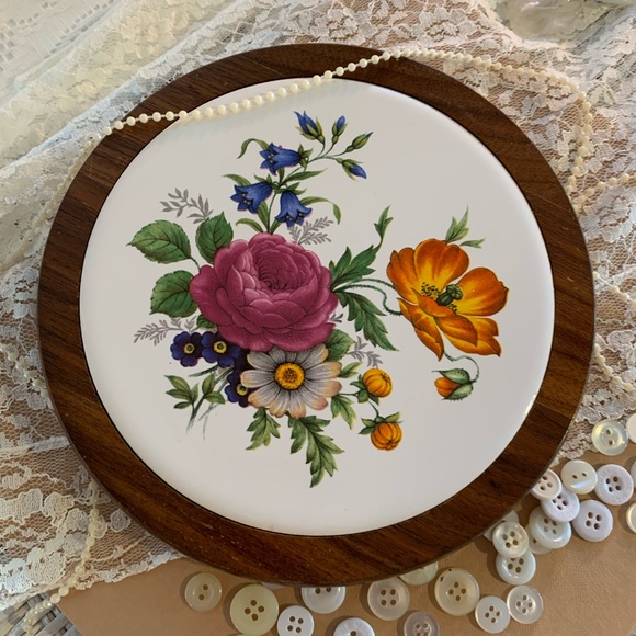 Vintage Floral Trivet 🌷 - Picture 9 of 11